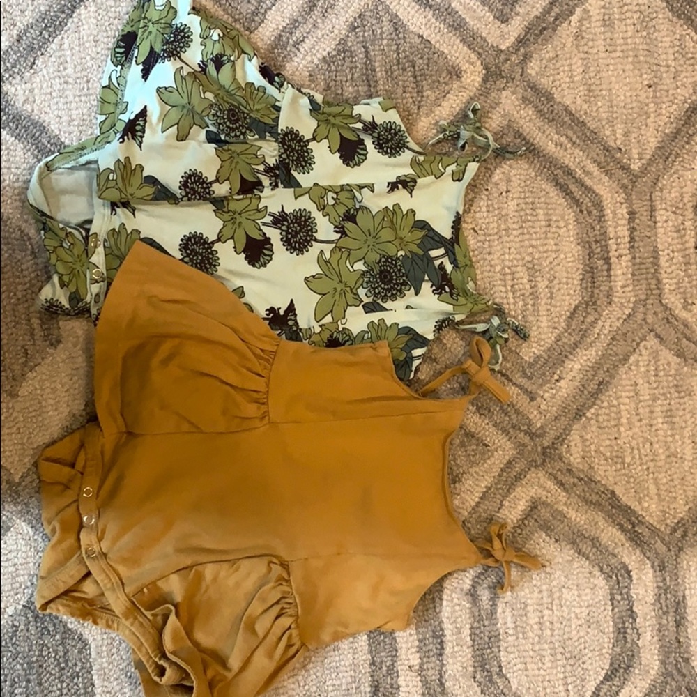 Bundle of  two Kate Quinn bubbles